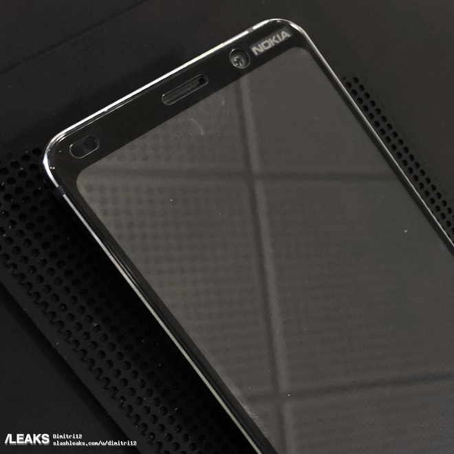 Nokia 9 lộ ảnh chụp
mặt trước: Viền trên dưới của máy vẫn còn dày, dự kiến ra
mắt đầu năm 2019