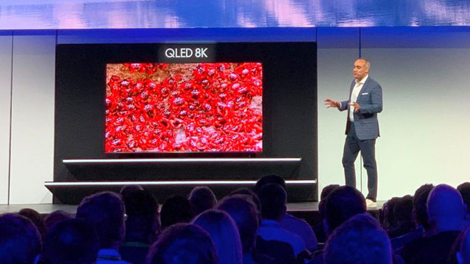 [CES 2019] Samsung ra
mắt TV QLED 8K lớn nhất thế giới hiện nay, có thể nâng cấp
mọi nội dung và xem Netflix với độ phân giải 8K