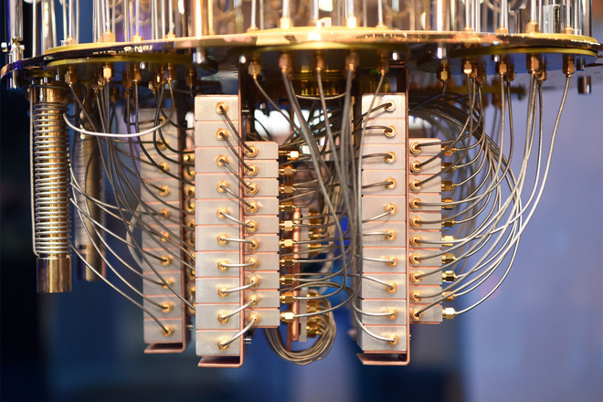 [CES 2019] Cùng chiêm
ngưỡng tuyệt tác máy tính lượng tử 20-qubit IBM Q System
One