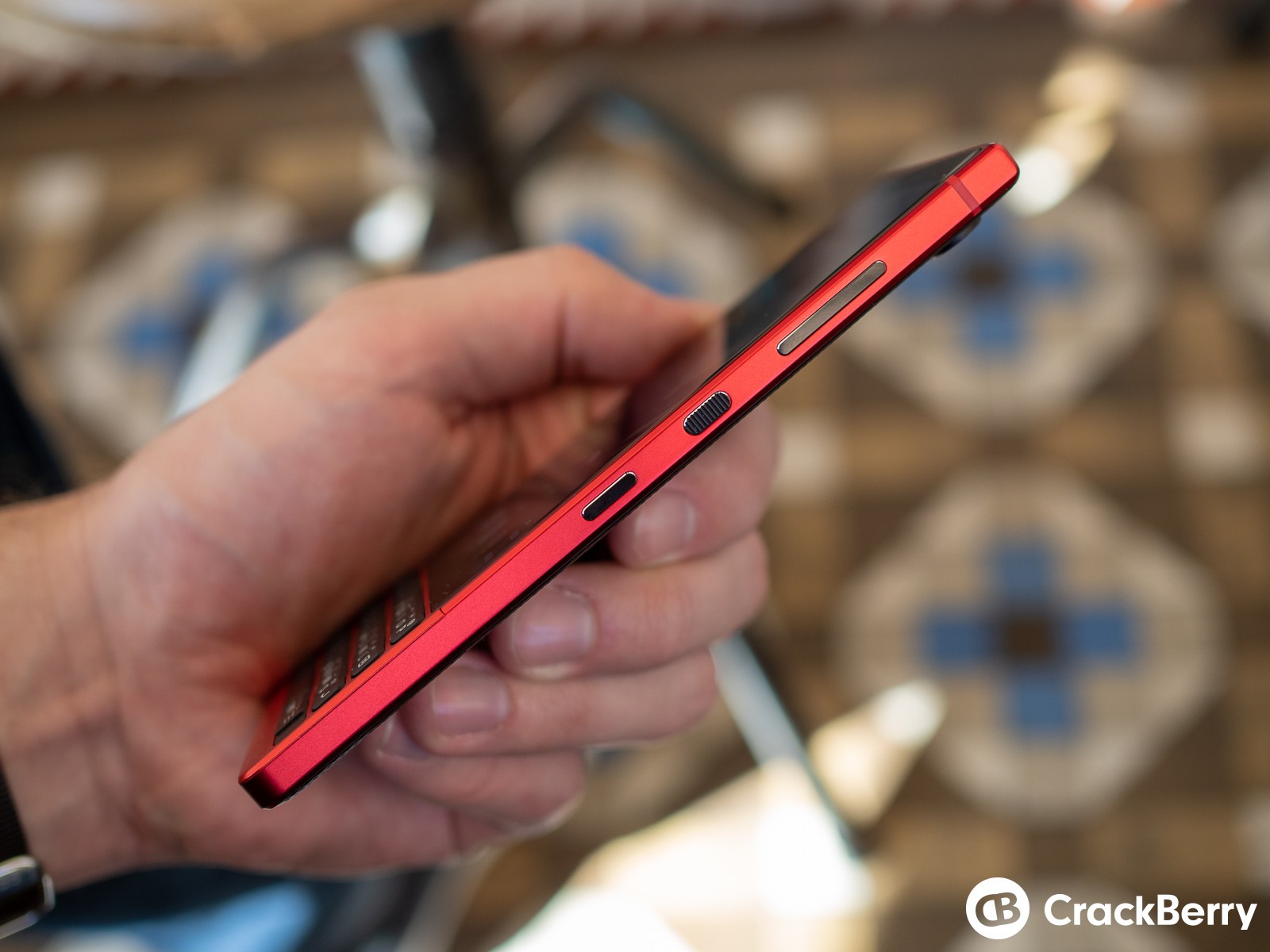 [MWC 2019] BlackBerry giới thiệu KEY2 Red
Edition, phiên bản đặc biệt của KEY2