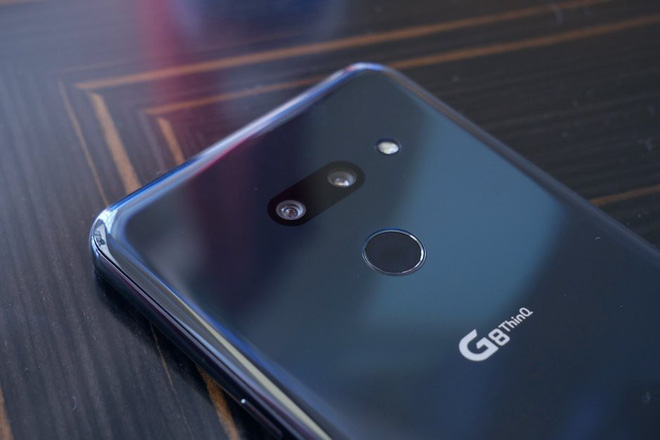 [MWC 2019] LG G8
ThinQ ra mắt: Có cả Hand ID lẫn Face ID, màn hình kiêm loa
thoại, Snapdragon 855