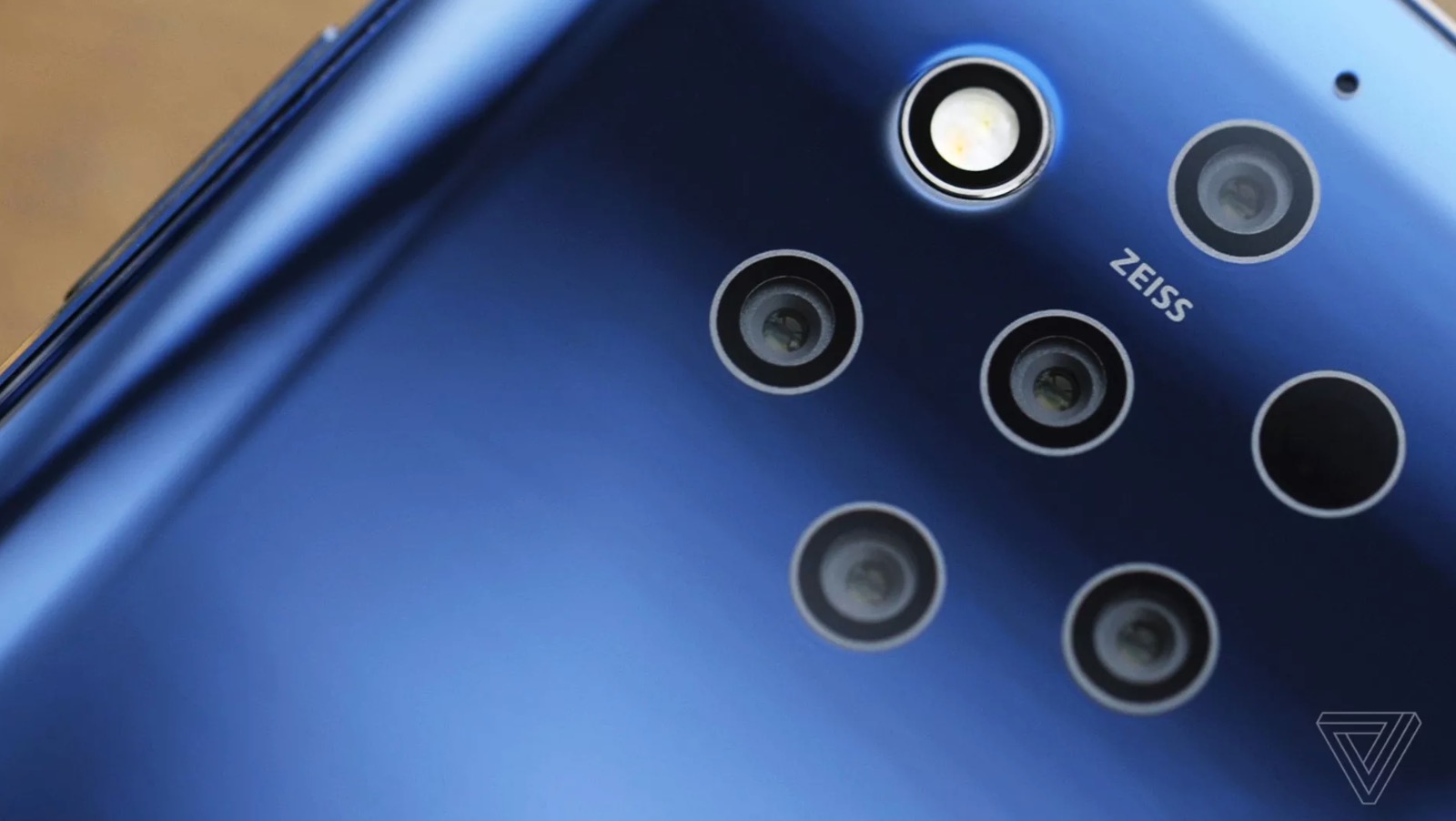 [MWC 2019] Nokia 9
PureView ra mắt sau nhiều lần lỡ hẹn: Snapdragon 845, 5
camera sau, giá 16 triệu đồng