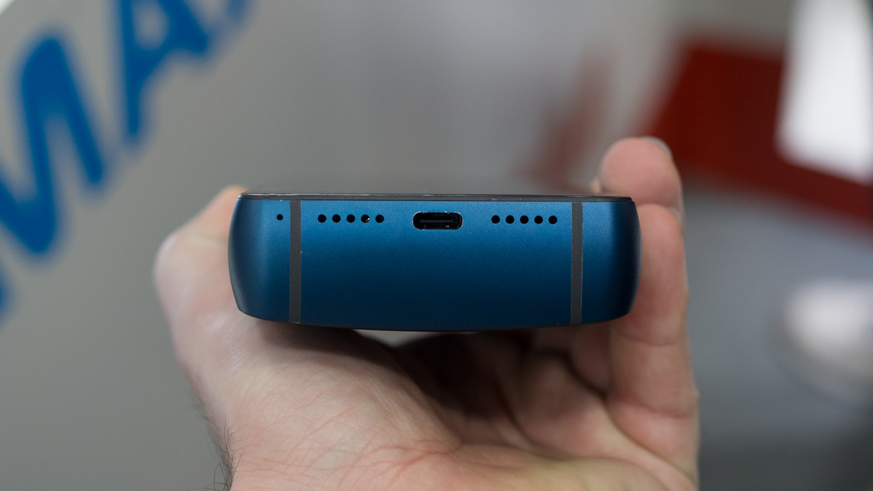 [MWC 2019] Energizer trình làng Power Max 18K
Pop: Smartphone pin siêu khủng 18000 mAh, dày gần 2cm, sạc 9
tiếng đầy, giá 16 triệu