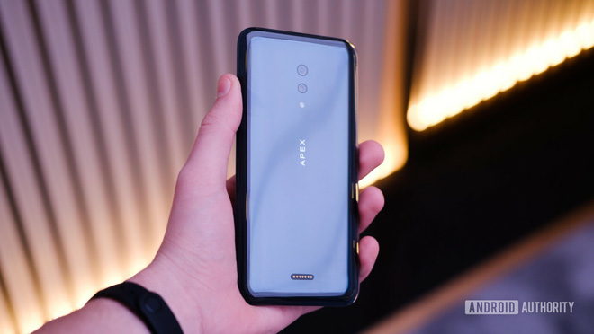 Cận cảnh Vivo APEX
2019: Smartphone không cổng sạc, không nút bấm với cảm biến
vân tay toàn màn hình, chạm vào đâu cũng có thể mở khóa