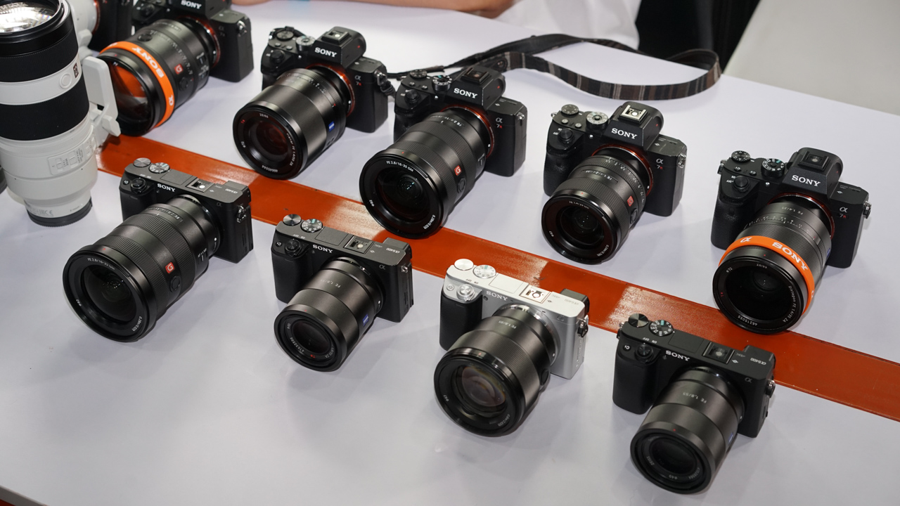 Sony nâng cấp toàn
diện máy ảnh ɑ9, ɑ7R III và ɑ7 III với bản cập nhật phần mềm
mới