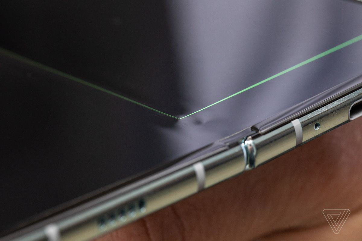 Samsung chính thức
lùi ngày ra mắt Galaxy Fold để fix lỗi màn hình dễ bị hỏng