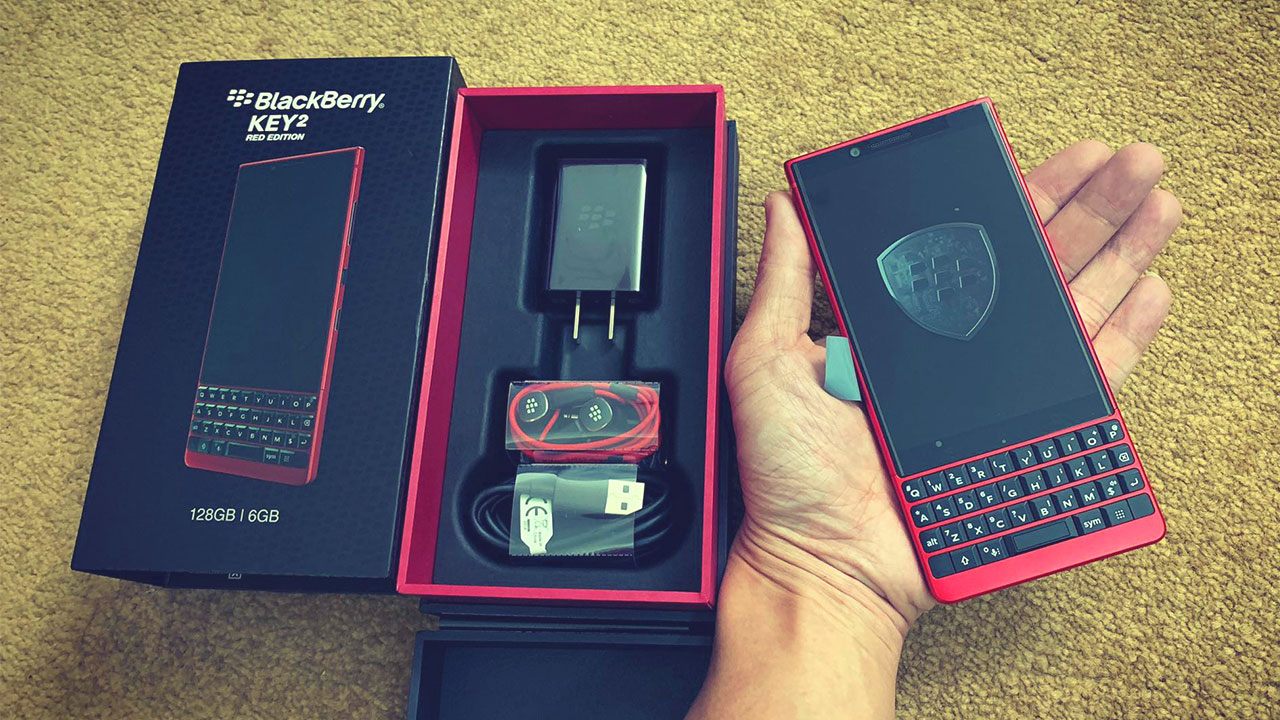 BlackBerry KEY2 Red
Edition về Việt Nam với số lượng có hạn giá 17.990.000 đồng