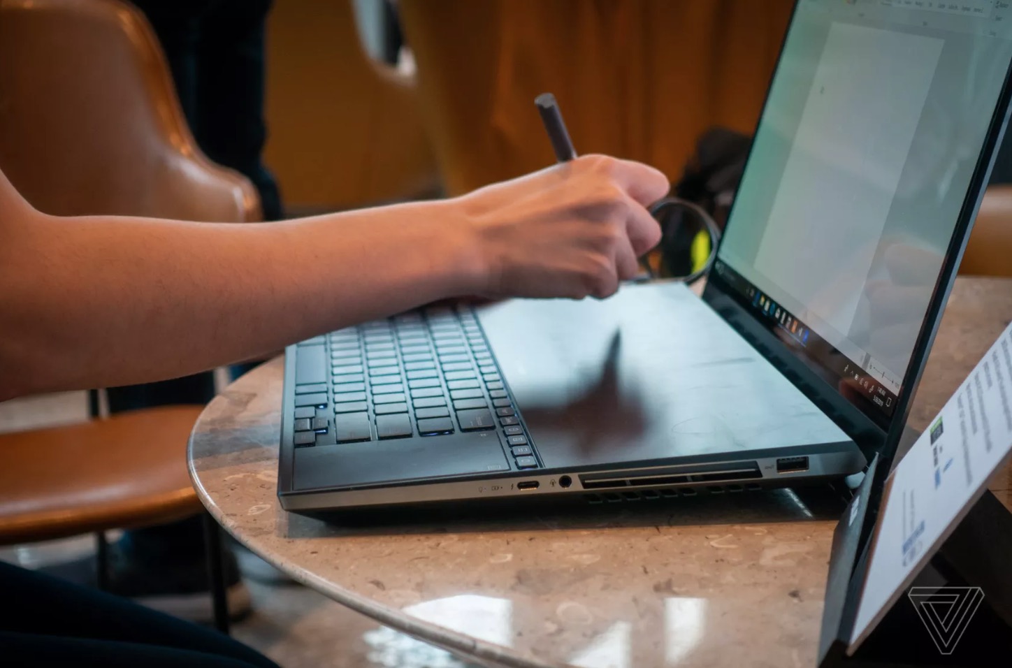 [Computex 2019] ASUS
ra mắt laptop ZenBook Pro Duo siêu khủng với hai màn hình
4K, Intel Core i9, RTX 2060