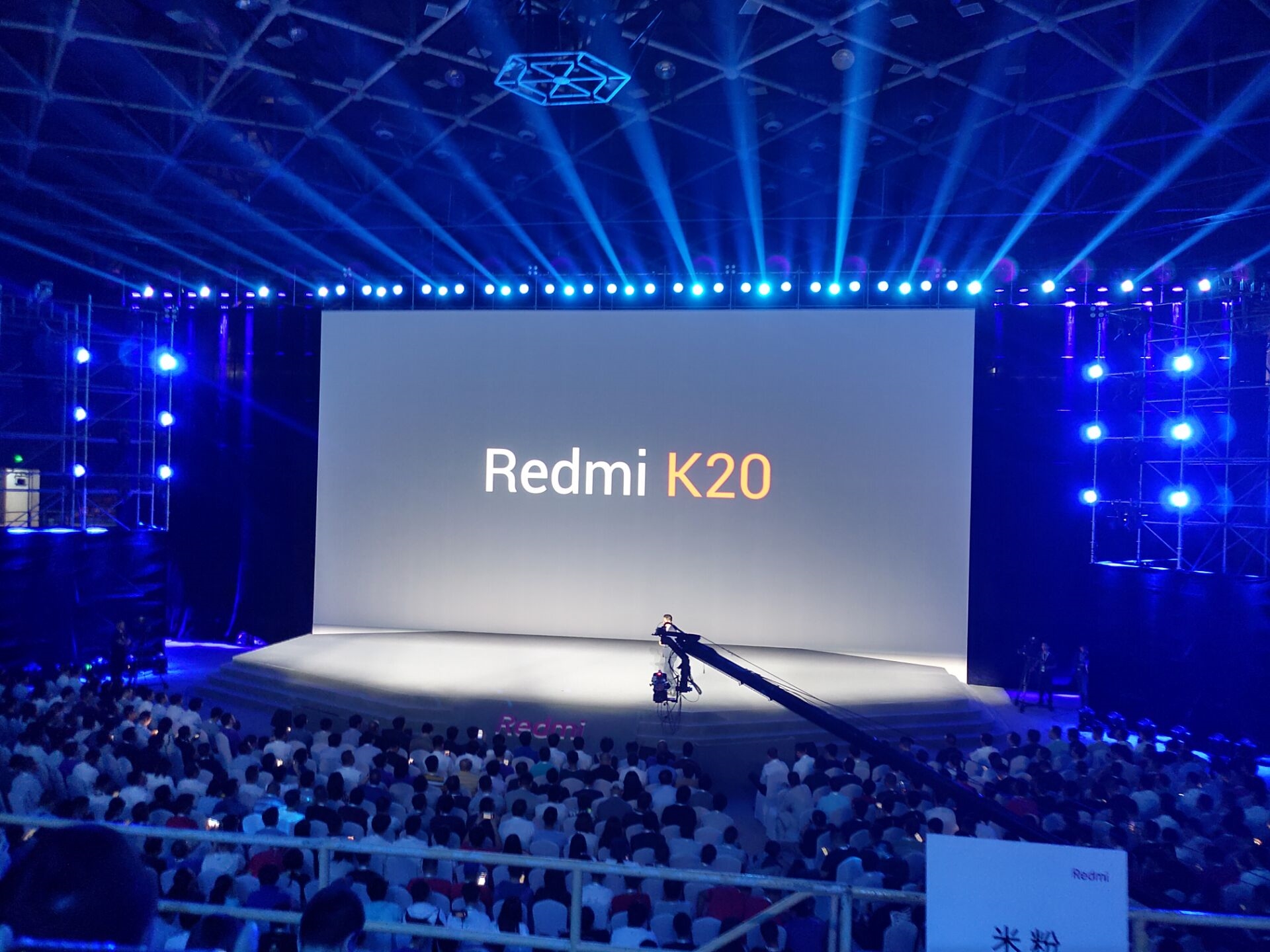Redmi K20/K20 Pro
chính thức trình làng: Snapdragon 730/855, vân tay trong màn
hình, camera thò thụt, giá rất rẻ