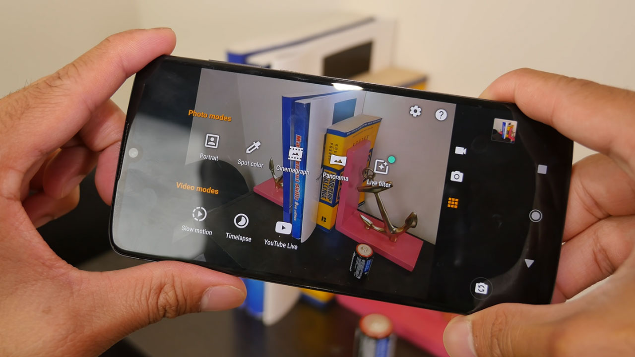 Motorola ra mắt Moto
Z4: Snapdragon 675, camera đơn 48MP, vân tay dưới màn hình,
giá 11.6 triệu đồng