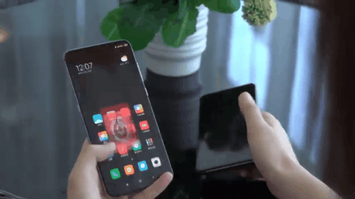 Sau khi Oppo nhá
hàng, Xiaomi cũng hé lộ nguyên mẫu smartphone với camera
dưới màn hình