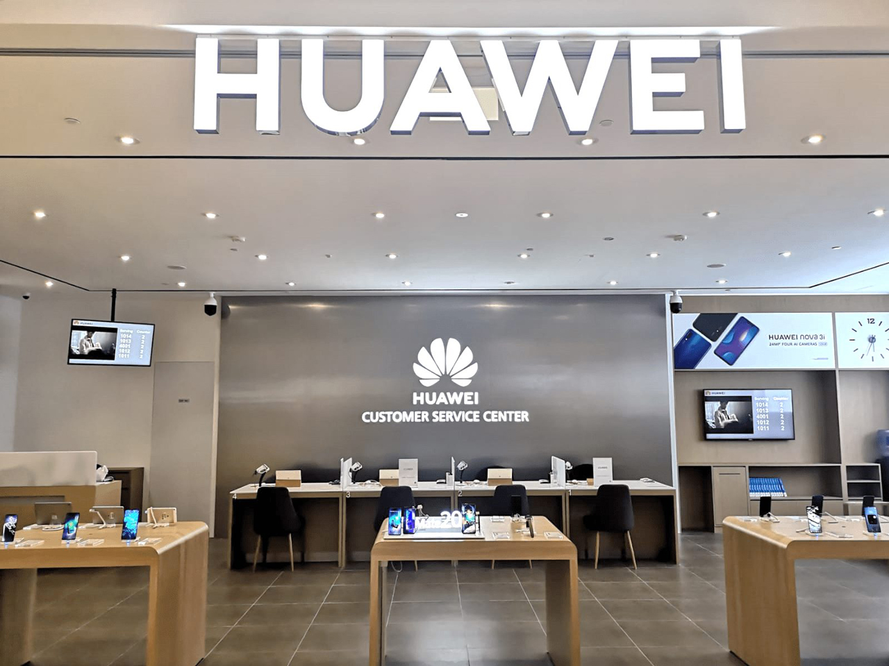 Huawei hứa hoàn tiền
100% nếu ứng dụng Google và Facebook ngừng hoạt động trên
smartphone của mình