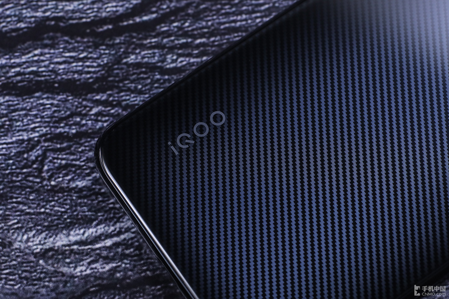 Vivo ra mắt gaming
phone  IQOO Neo cấu hình khủng, giá rẻ: Snapdragon 845, RAM
từ 6GB, pin 4500mAh, sạc nhanh 22.5W