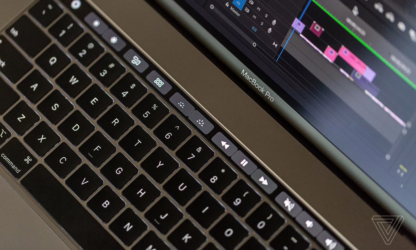 Apple nâng cấp dòng
MacBook Pro 13 inch và MacBook Air, khai tử MacBook 12 inch
