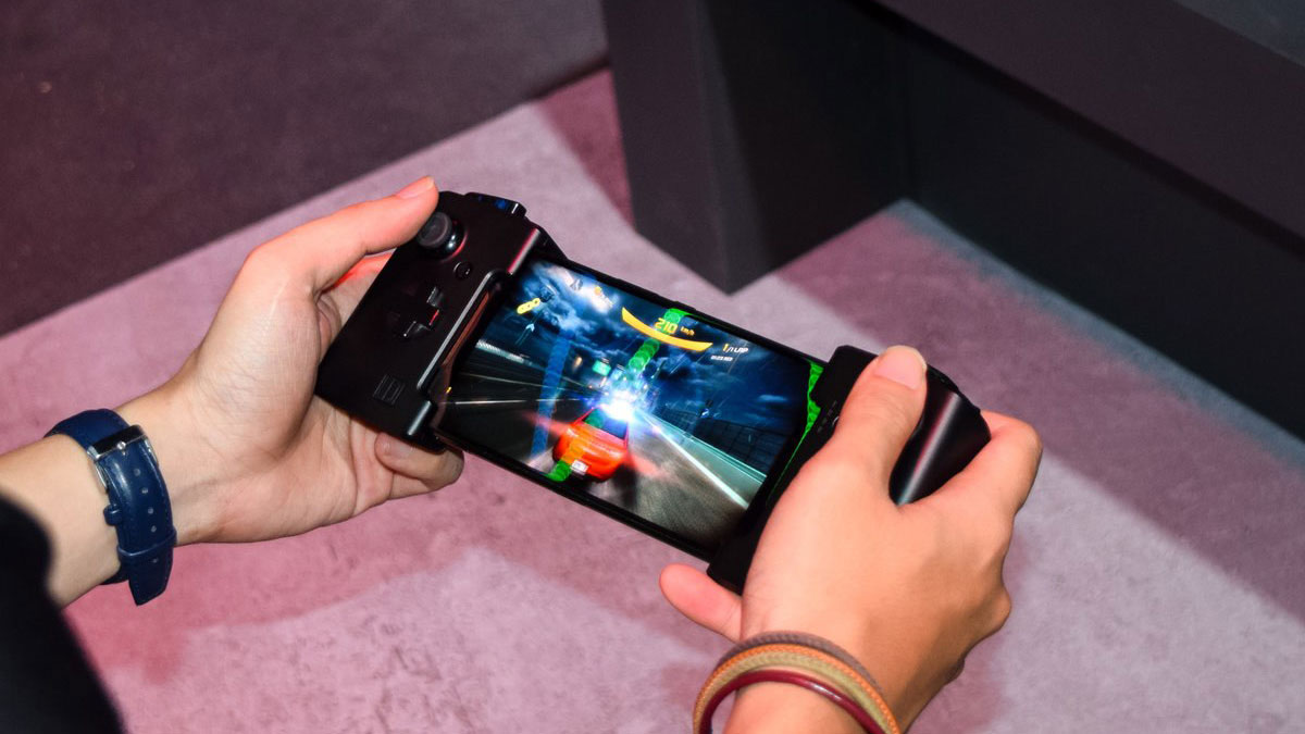 Lộ hình ảnh thực tế
ROG Phone 2, chiếc gaming phone đầu tiên sử dụng Snapdragon
855 Plus?