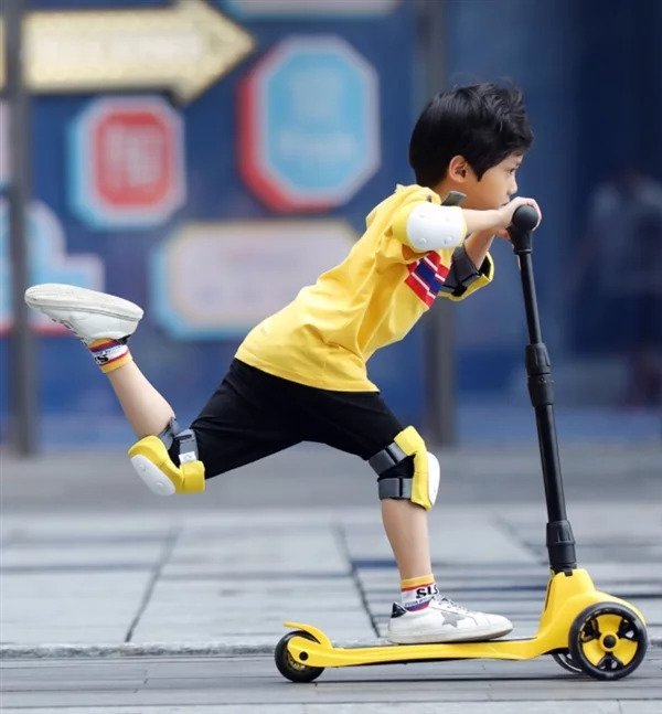 Xiaomi ra mắt xe
trượt scooter cho trẻ em, gập lại dễ dàng, thiết kế chống té
ngã, giá chỉ 837K