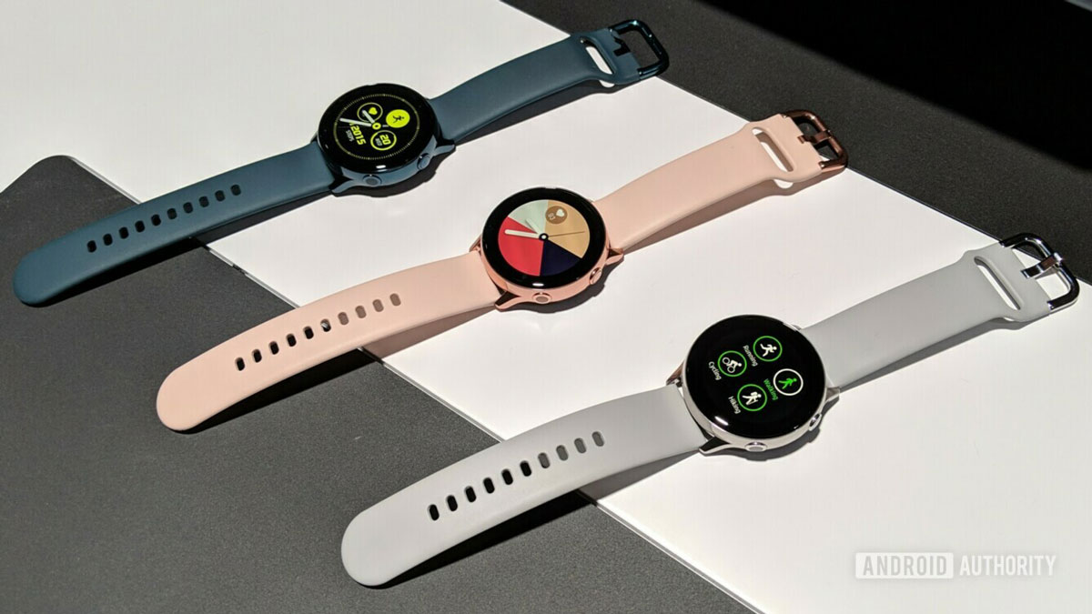 Galaxy Watch Active 2
có model thứ ba, ECG không được chấp thuận cho đến năm 2020