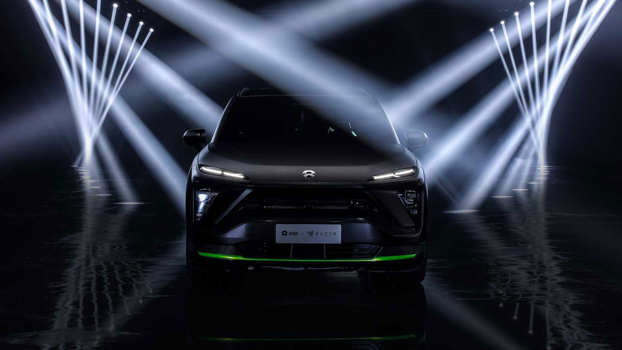 Razer ra mắt ô tô SUV
chạy điện, tông xanh-đen như gear game thủ, chạy LED RGB,
giá 1,6 tỷ VNĐ chưa thuế