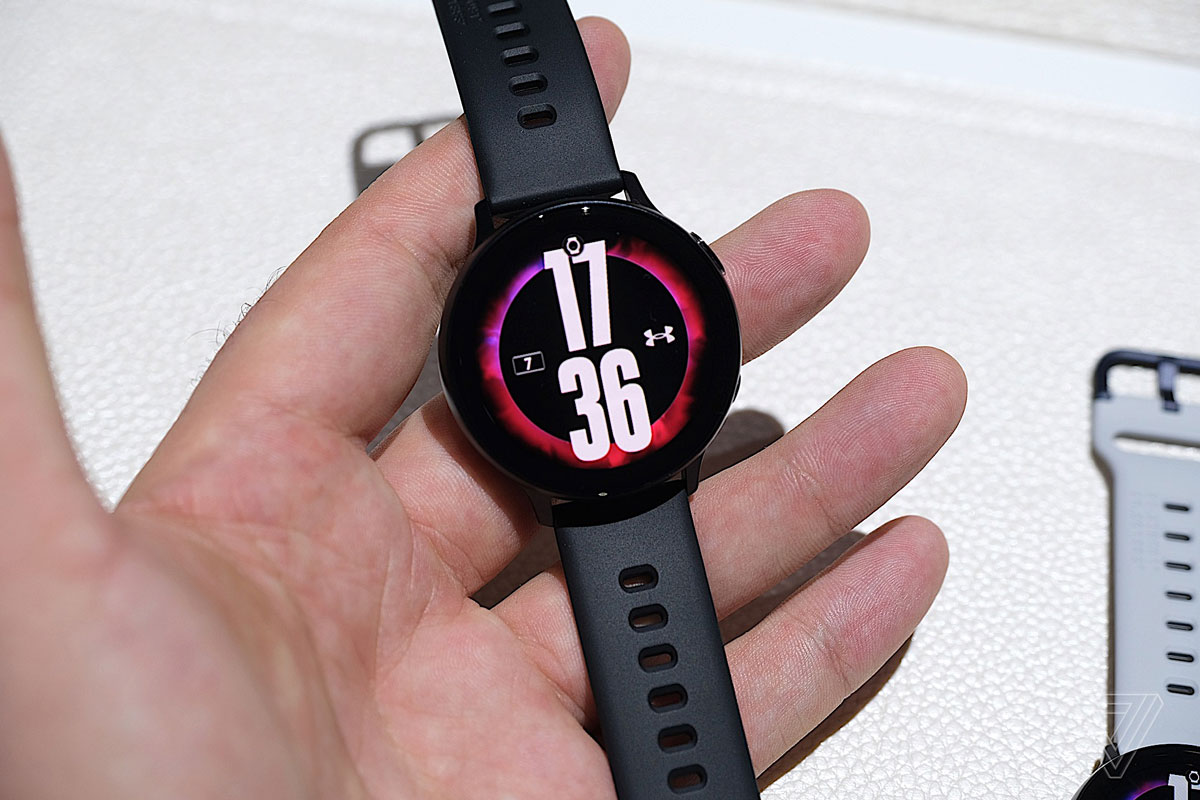 Galaxy Watch
Active 2 Under Armour: Phiên bản đặc biệt hợp tác giữa
Samsung và Under Armour