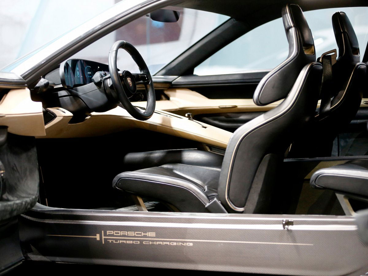 Siêu xe chạy điện Porsche Taycan lộ nội thất, cực kỳ
đẳng cấp và khác biệt so với Tesla
