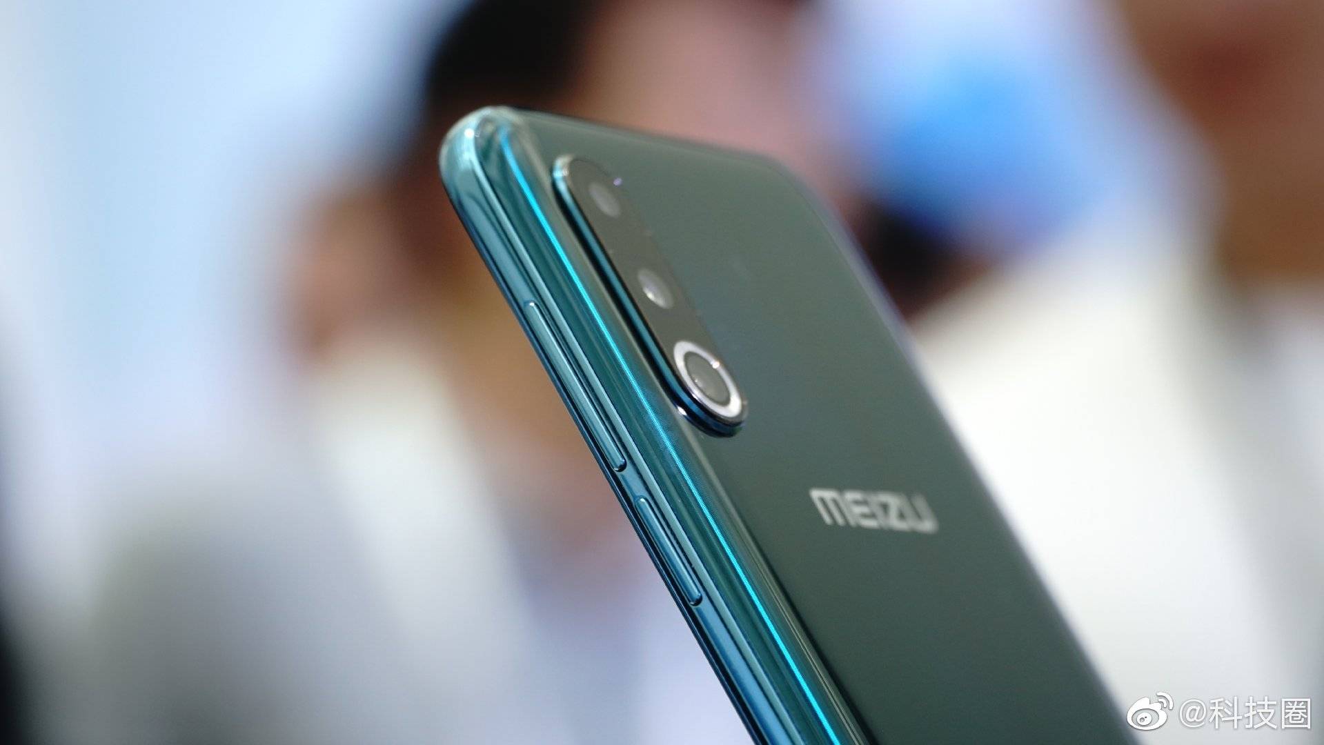 Meizu 16s Pro ra mắt với Snapdragon 855+, 3
camera chính, giá chỉ từ 8.7 triệu