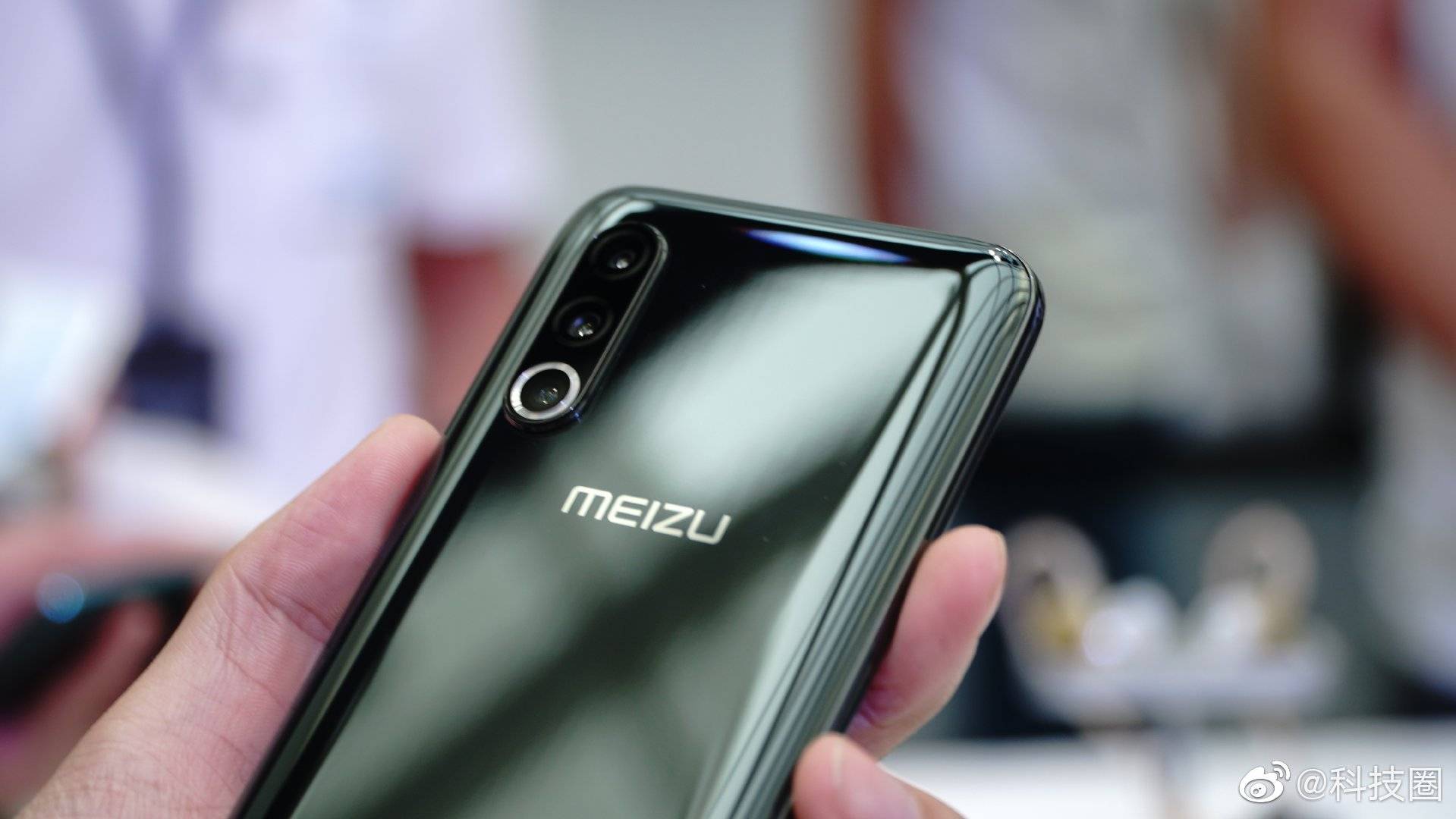 Meizu 16s Pro ra mắt với Snapdragon 855+, 3
camera chính, giá chỉ từ 8.7 triệu