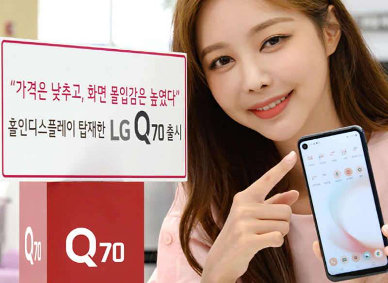 LG Q70 chiếc điện
thoại màn hình đục lỗ đầu tiên của LG với chip Snapdragon
675, 3 camera sau, giá bán 450 USD