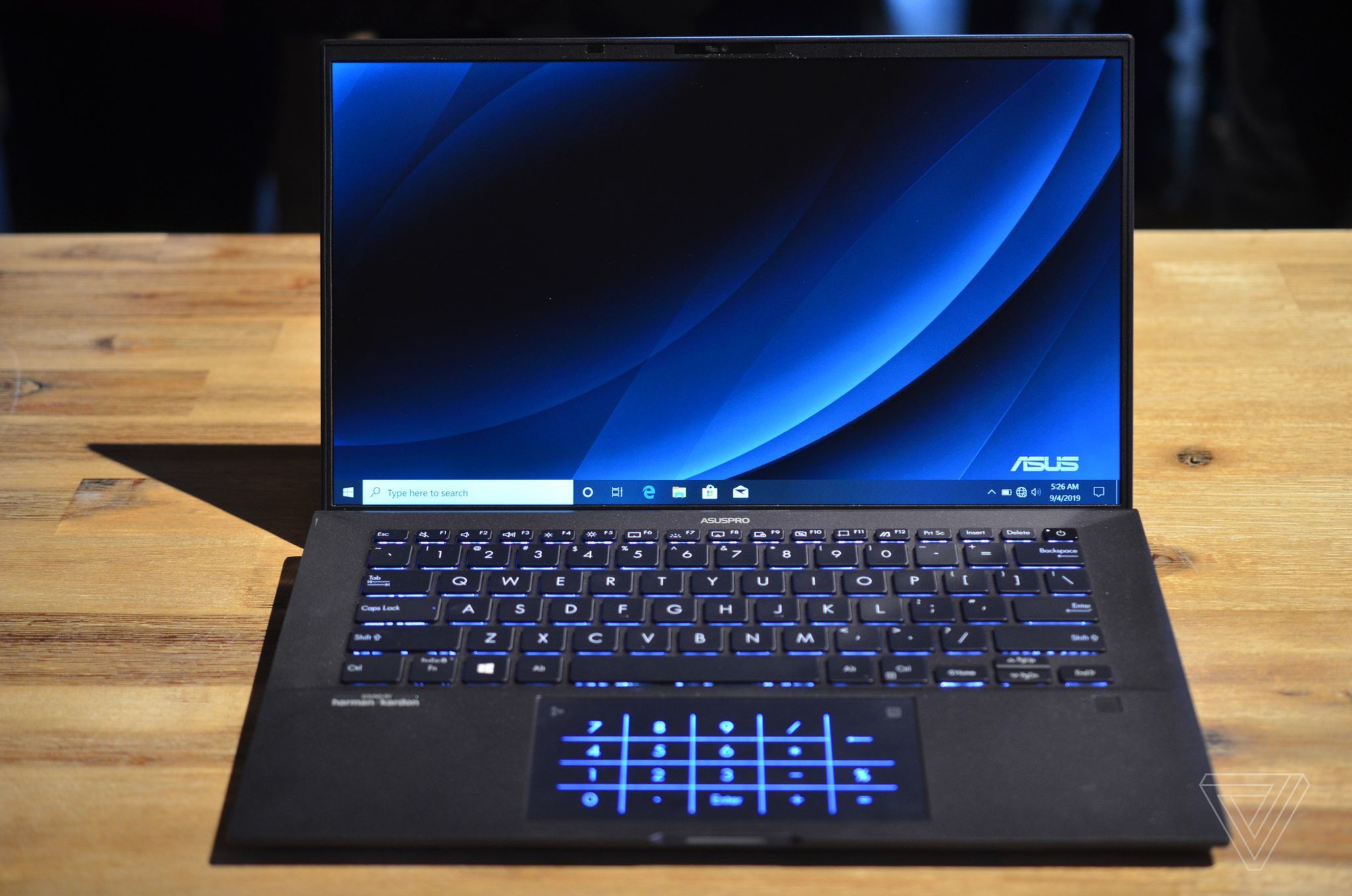[IFA 2019] Asus ra
mắt AsusPro B9, chiếc laptop 14 inch nhẹ nhất thế giới, chỉ
nặng 880g