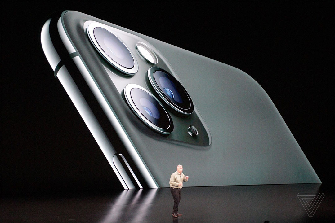 Apple ra mắt iPhone
11 Pro và 11 Pro Max, ba camera, nhiều phiên bản màu sắc mới
và tặng kèm cục sạc nhanh 18W