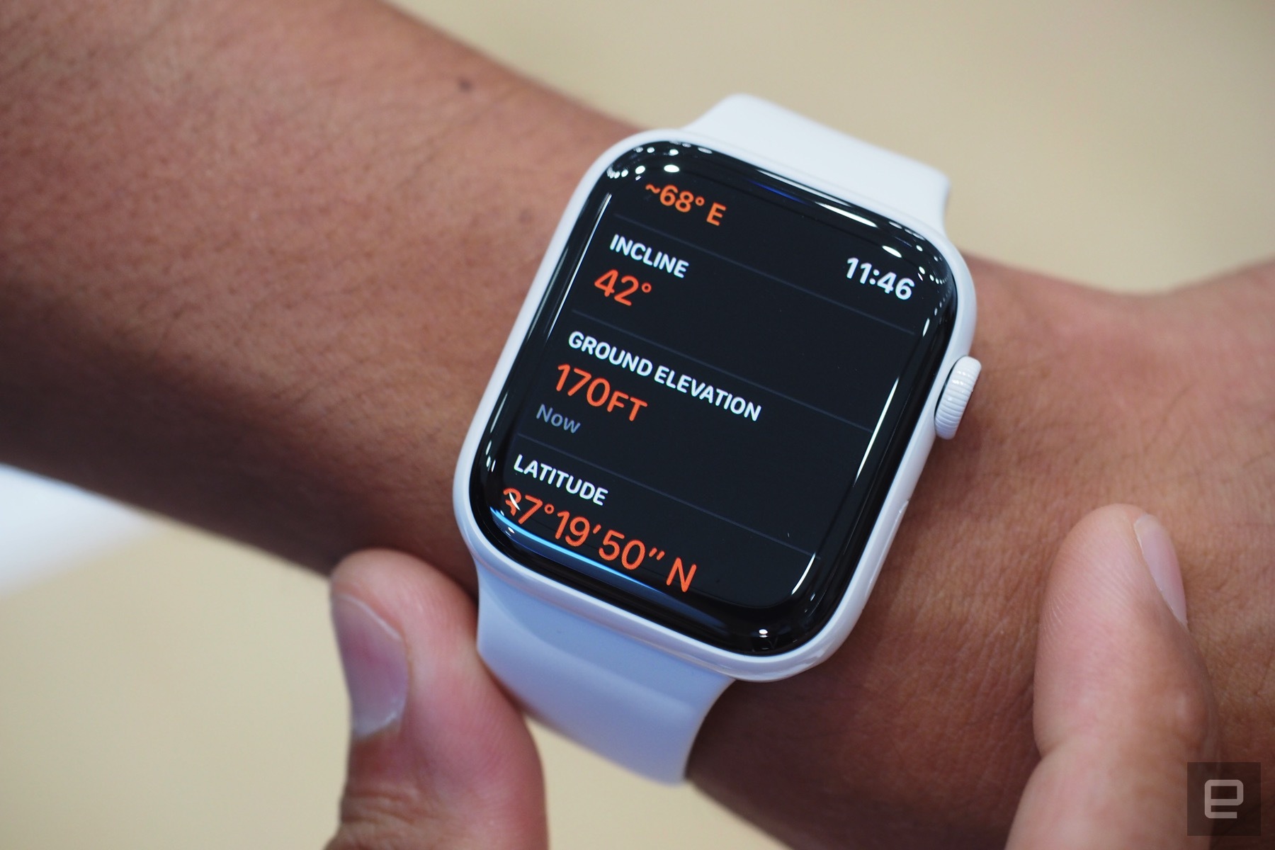 Cận cảnh Apple Watch Series 5: Thiết kế tương tự
Apple Watch Series 4, thay đổi vật liệu chế tác và bổ sung
Always on Display