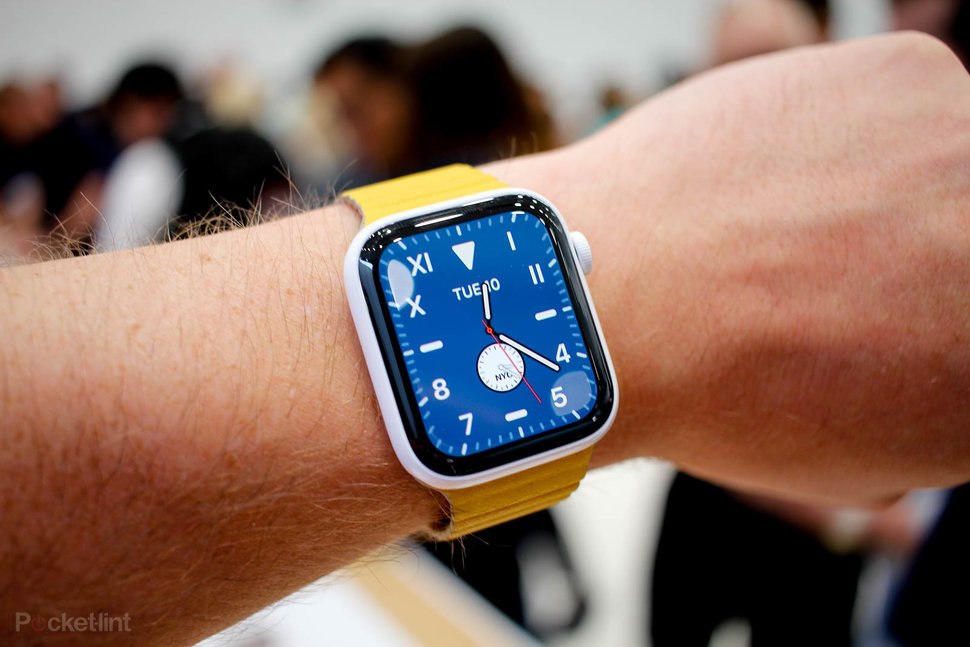 Cận cảnh Apple Watch
Series 5: Thiết kế tương tự Apple Watch Series 4, thay đổi
vật liệu chế tác và bổ sung Always on Display