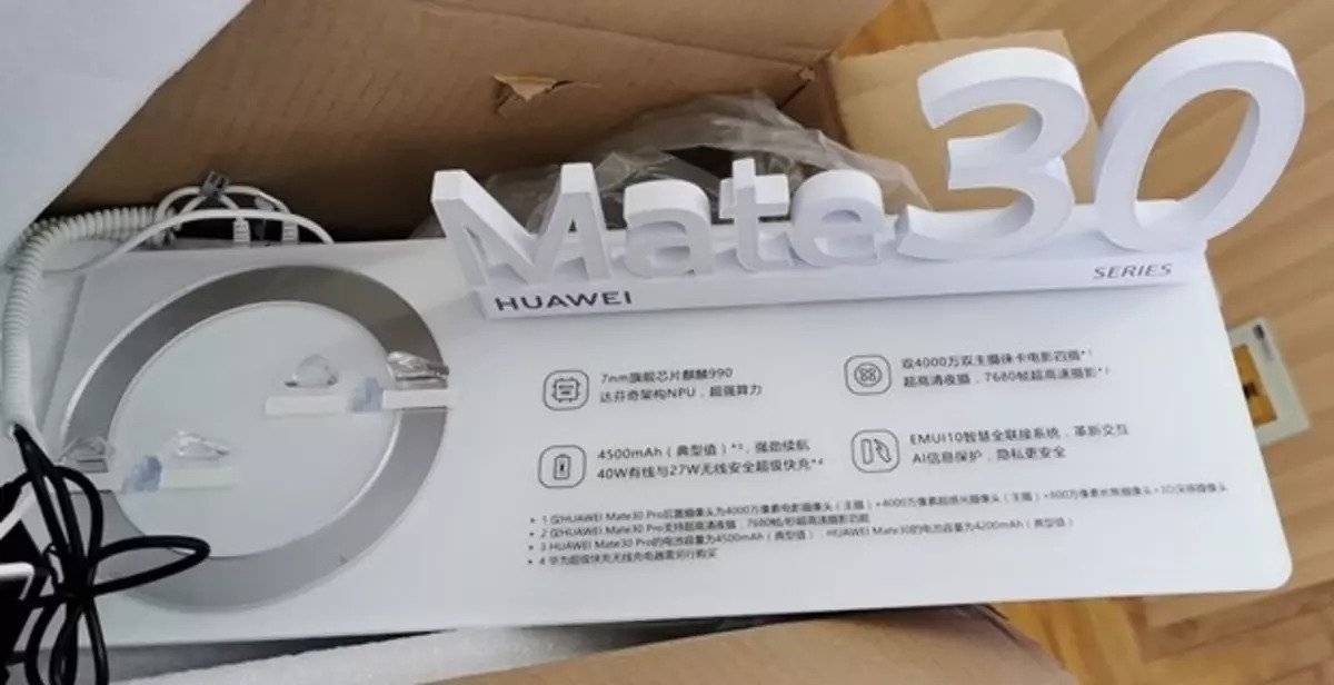 Huawei Mate 30/ Mate
30 Pro tiếp tục lộ hình ảnh thực tế sẽ có 4 phiên bản màu
sắc khác nhau, camera chính 40MP, quay phim siêu chậm
7680fps