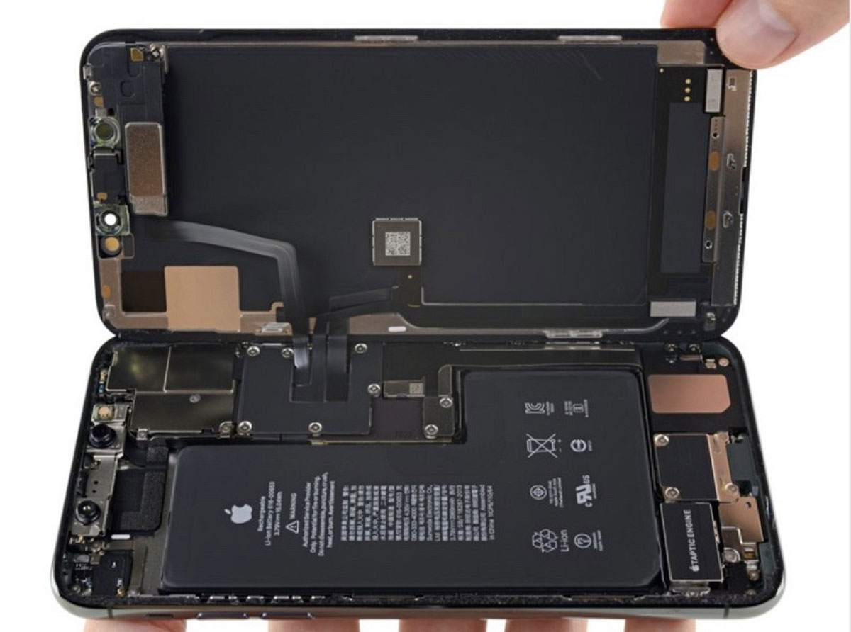 Bên trong iPhone 11
Pro Max có module hỗ trợ sạc ngược không dây, nhưng đã bị
Apple vô hiệu hóa