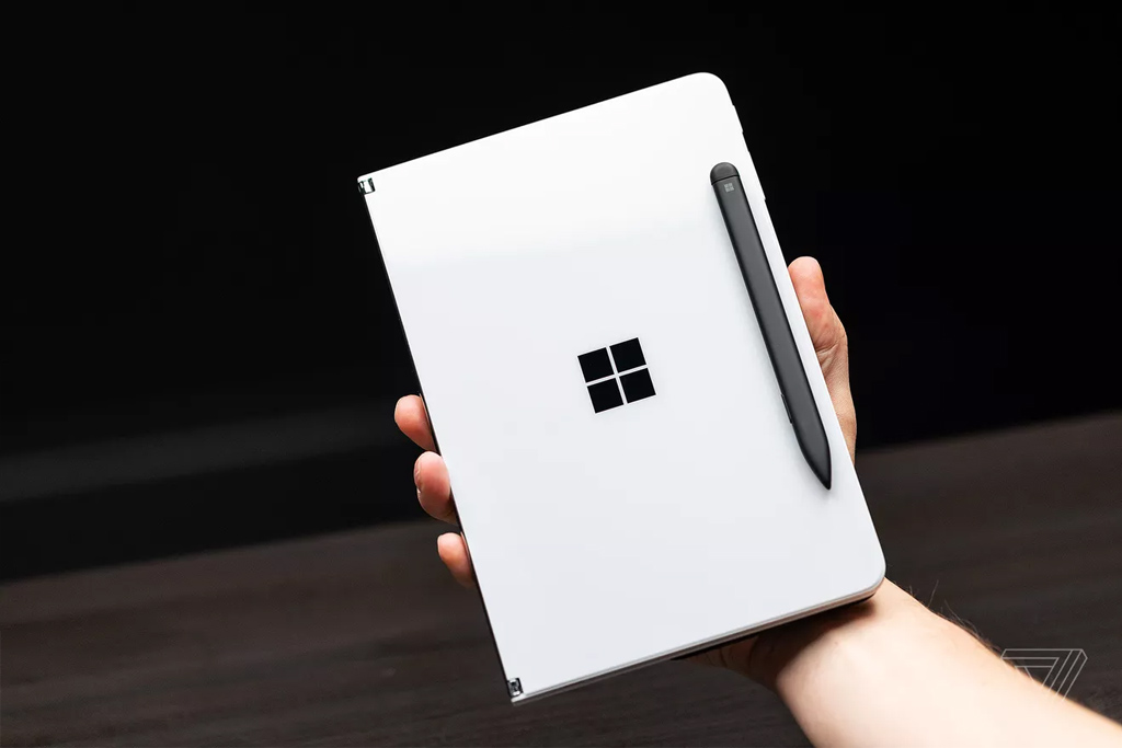 Cận cảnh Surface Neo:
Chiếc laptop hai màn hình đầu tiên sử dụng Widows 10X