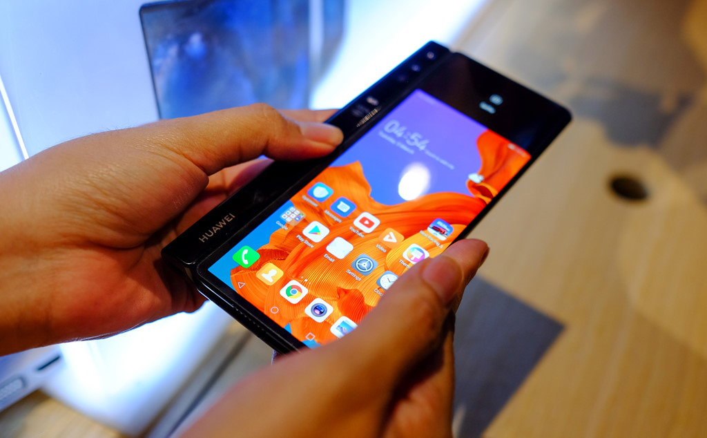 Mate X: Chiếc
smartphone màn hình gập của Huawei cuối cùng cũng chính thức
ra mắt, giá 2.400 USD