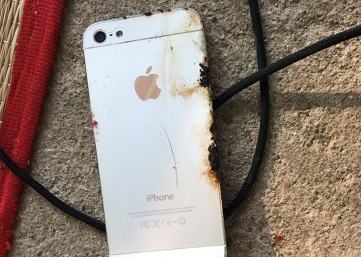 Dây sạc và cáp sạc
iPhone giá rẻ xuất xứ Trung Quốc phát nổ, nam thanh niên tử
vong