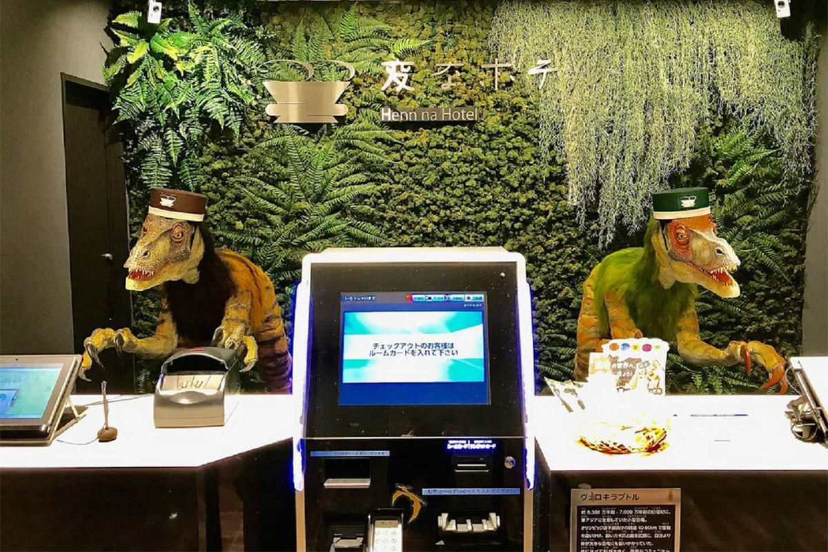 Chuỗi khách sạn nổi
tiếng ở Nhật phải xin lỗi vì bị hacker chiếm quyền điều
khiển robot, quay lén khách hàng