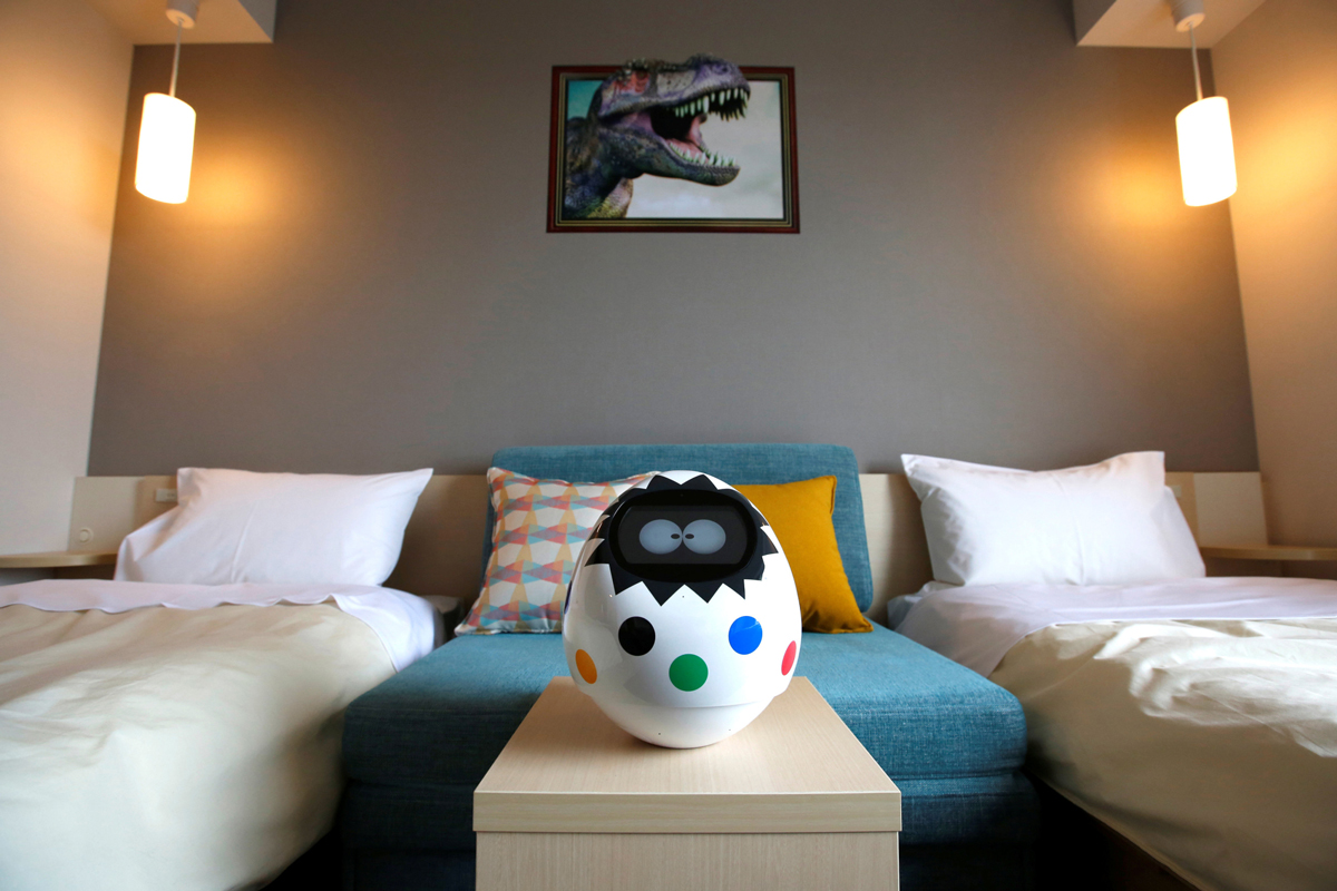 Chuỗi khách sạn nổi
tiếng ở Nhật phải xin lỗi vì bị hacker chiếm quyền điều
khiển robot, quay lén khách hàng