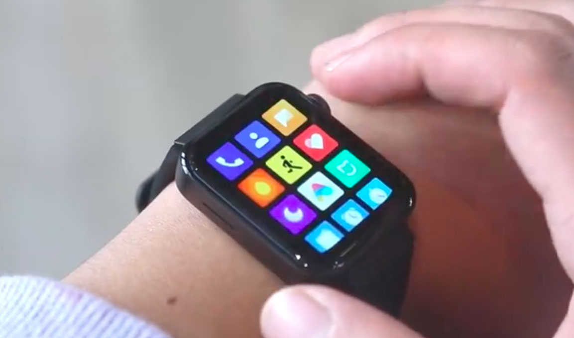 Lộ video trên tay
Xiaomi Mi Watch, thao tác điều khiển giống Apple Watch, có
thể xem video