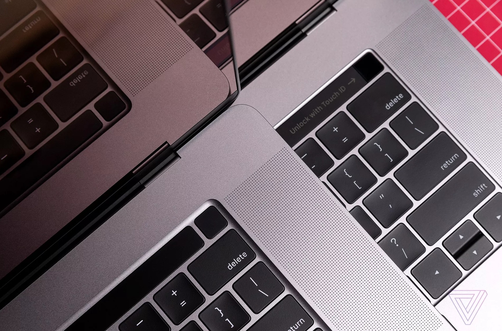 Apple chính thức ra
mắt MacBook Pro 16 inch với bàn phím Magic Keyboard mới, 6
loa ngon hơn, giá khởi điểm gần 55.7 triệu đồng