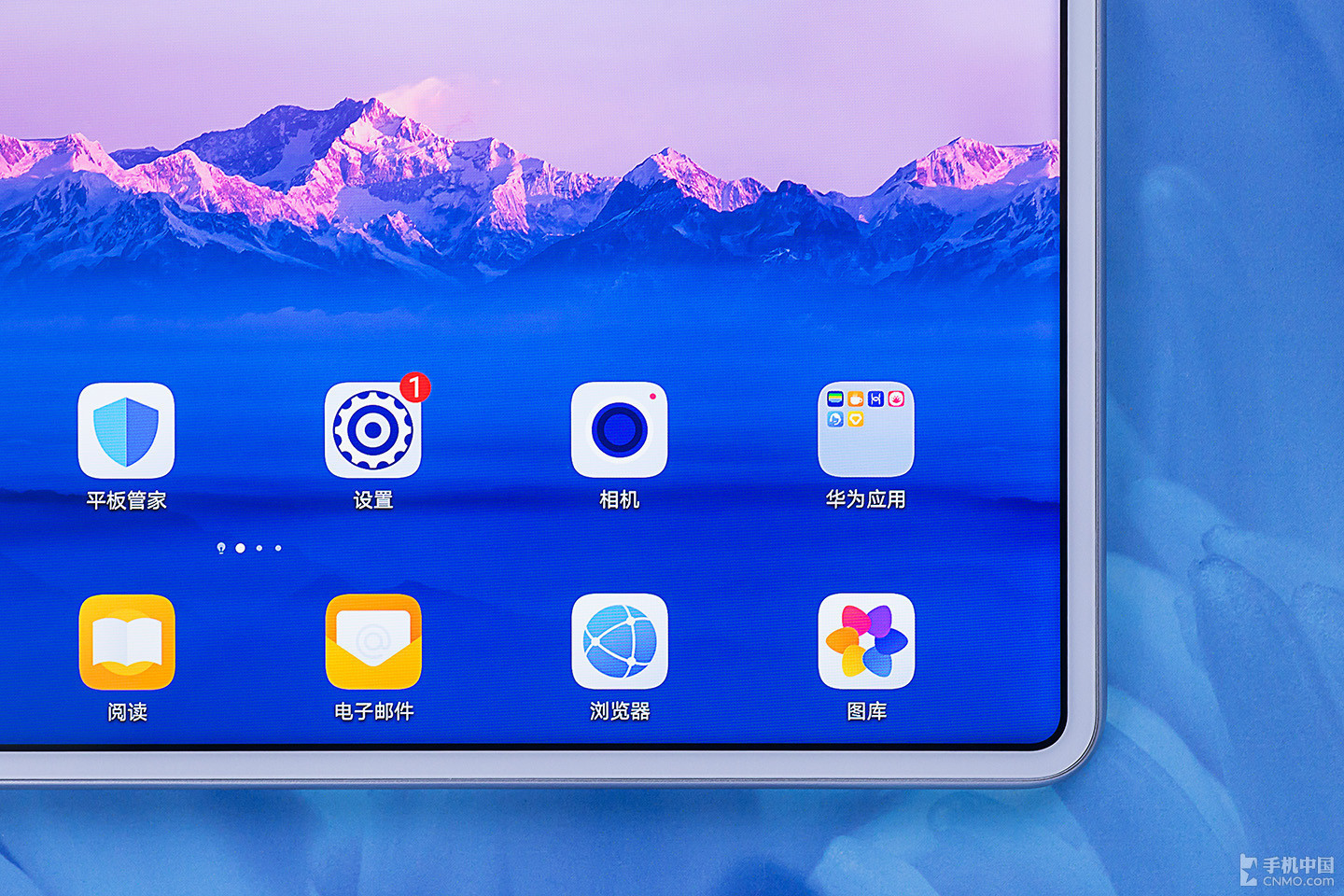 Huawei chính thức ra mắt MatePad Pro: Tablet với
màn hình đục lỗ, Kirin 990, chạy Android 10 nhưng không có
dịch vụ và ứng dụng Google