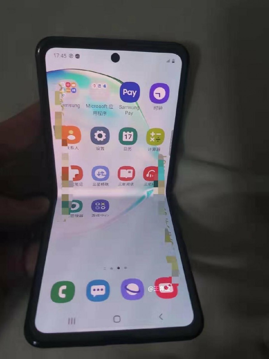 Galaxy Fold 2 lộ ảnh
thực tế với thiết kế dạng màn hình gập theo kiểu vỏ sò tương
tự Motorola Razr 2019