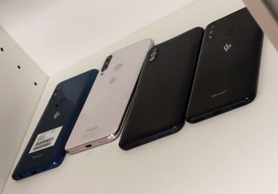 Lộ ảnh thực tế 4 mẫu
smartphone sắp được Vsmart ra mắt, bao gồm Active 3, Live 3,
Joy 3+, Star 3