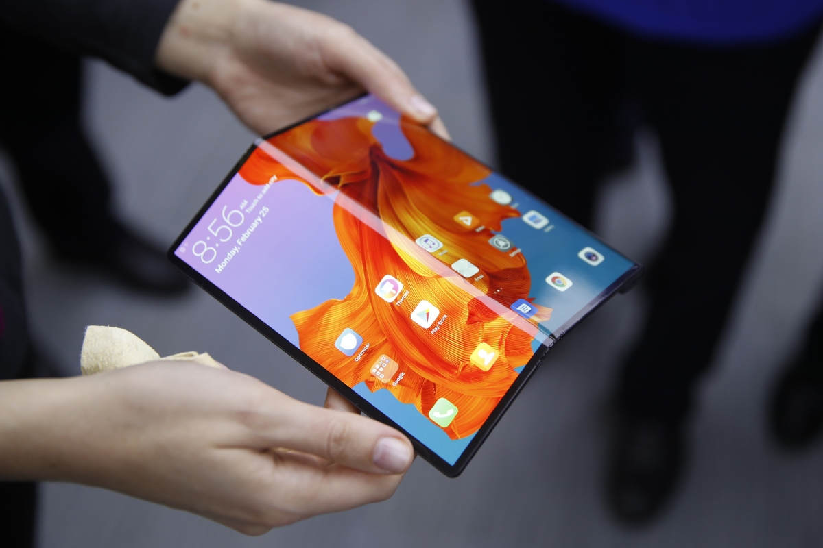 Huawei sẽ ra mắt loạt
dòng smartphone màn hình gập Mate X vào năm sau, vẫn sẽ
không có dịch vụ Google