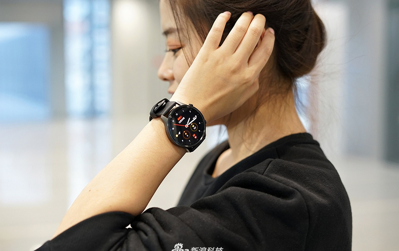 Trên tay Xiaomi Watch Color: Thiết kế mặt đồng hồ tròn, với màn hình AMOLED 1.39 inch, pin 420mAh, kết nối Bluetooth 5.0
