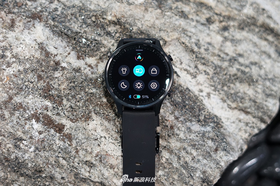 Trên tay Xiaomi Watch
Color: Thiết kế mặt đồng hồ tròn, với màn hình AMOLED 1.39
inch, pin 420mAh, kết nối Bluetooth 5.0