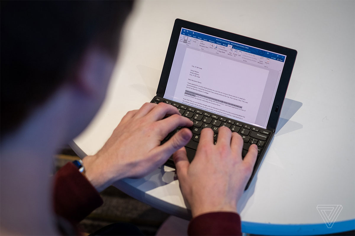 [CES 2020] Lenovo ra
mắt ThinkPad X1 Fold với màn hình OLED gập, giá gần 60 triệu
đồng