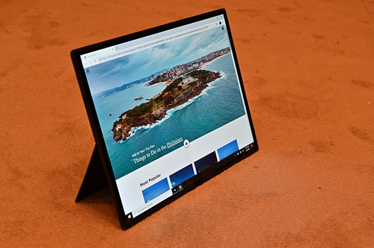 [CES 2020] Không chịu
kém cạnh, Intel công bố laptop màn hình gập của riêng mình
