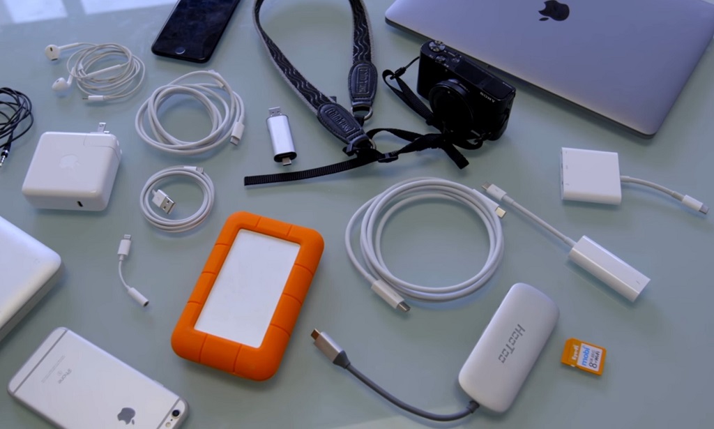 Apple góp phần làm ô
nhiễm hành tinh vì khuyến khích dùng quá nhiều loại dây nối
cáp sạc khác nhau