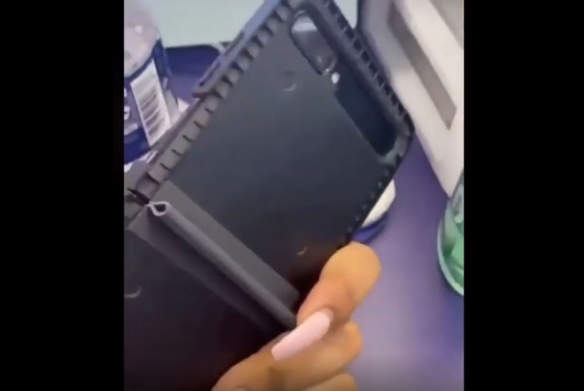 Tiếp tục xuất hiện
video trên tay Galaxy Z Flip cùng phụ kiện ốp lưng bằng da
bảo vệ máy